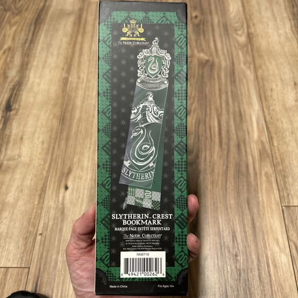 New The Noble Collection Harry Potter Slytherin Crest Bookmark - Picture 4 of 4